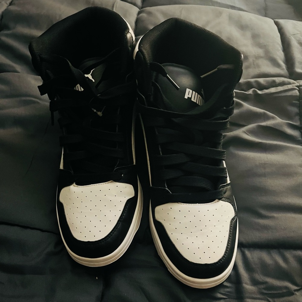 Puma sneaker fills good on feet in good for casual wear.